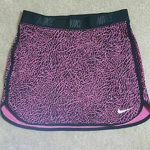 Nike Golfing Skorts Pink & Black w/ pocket on back